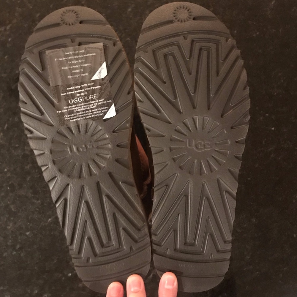 New UGG Mariko Boots, Short Chestnut UGGs, 8 & 9 - Picture 5 of 8